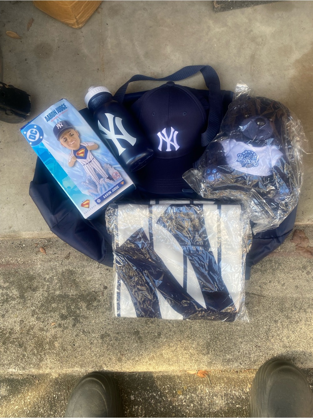 New York Yankees Navy Hat & Accessory Set